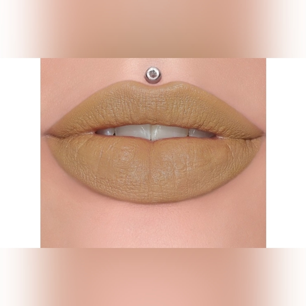 UNPHAZED  Jeffree Star Velvet Trap